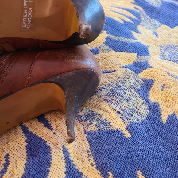 Two Lips Leather Ankle Boots - Picture 9 of 11